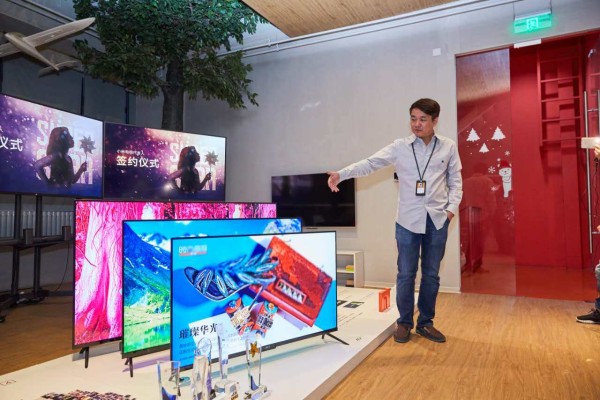 与米粉在一起 小米电视签约9名代言人