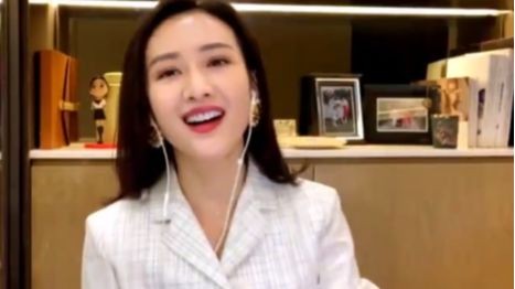 今晚生活秀:王鸥教倒立!网友模仿失败自我安慰“不做精致女人”