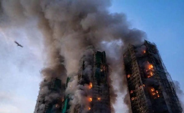 香港火灾把“牛鬼蛇神”都被炸出来了！“流量明星”成笑话