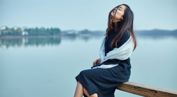 女人想当你情人,会给出这种明显信号,别错过了