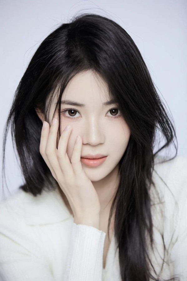 惊艳奥运的孙颖莎陪练又火了!网友狂赞太美:中国女乒颜值天花板