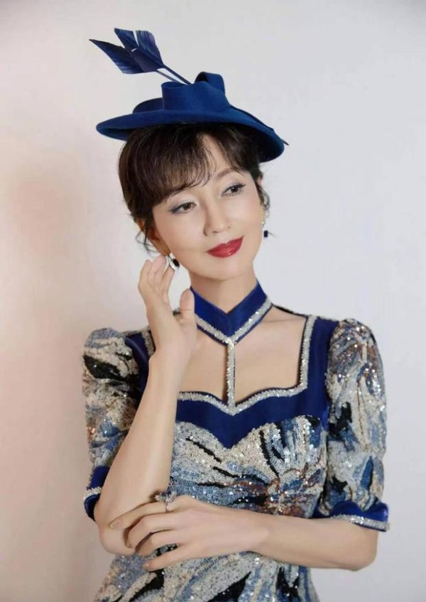 赵雅芝眉眼温柔状态鲜活。