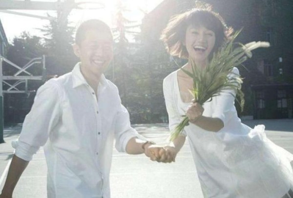 正式官宣!47 岁袁泉再破天花板,夏雨出力不少,娱乐圈地位又变了,影帝老公默默托底,这才是最稳的事业后盾