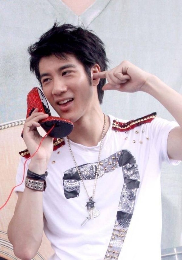 “像王力宏”成硬通货?于洋拒收天价标签,揭密娱乐圈颜值经济学