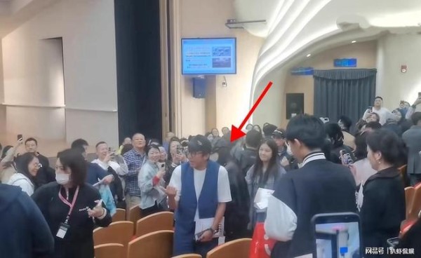 邓超baby合体看陈赫话剧，相识12年感情依旧，鹿晗没来好遗憾