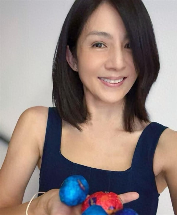 90年代玉女近况曝光！51岁香港女星完全没老，婚后淡出娱乐圈多年