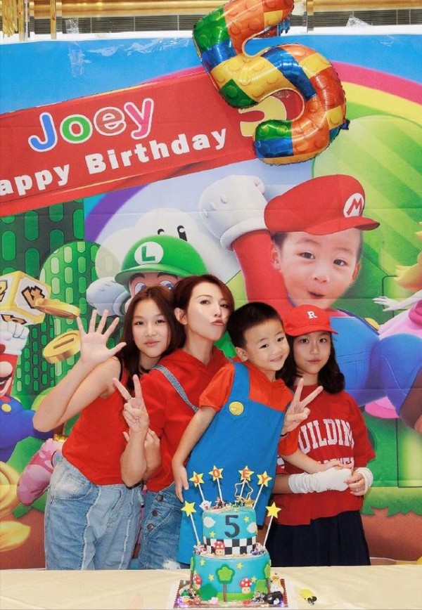 蔡少芬用AI为二女儿庆生引“偏心”争议?看明星家庭“公平”背后的育儿真相