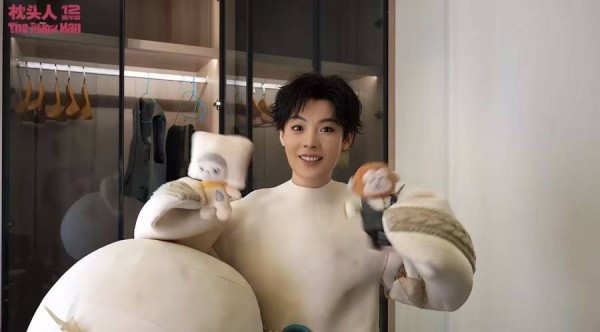 陈丽君首演话剧,变身“枕头人”给上海观众送惊喜