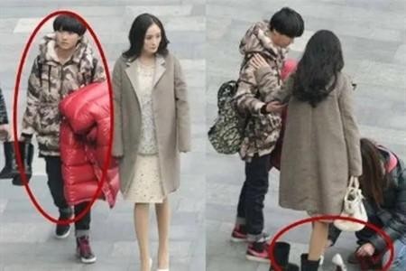 明星助理的日常！刘涛助理帮忙换鞋，她的助理跪下举话筒？