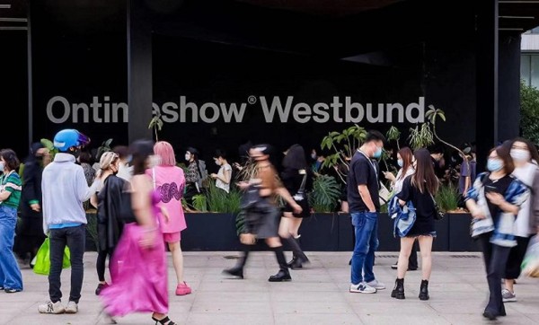 中国时尚40年：走进巴黎秀场，走回巷尾街头