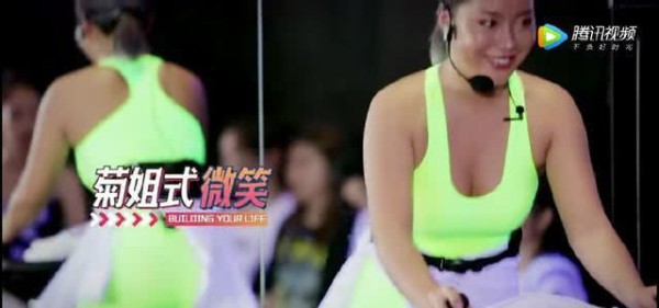 王菊新综艺中秀事业线，赵天宇表情抢镜！