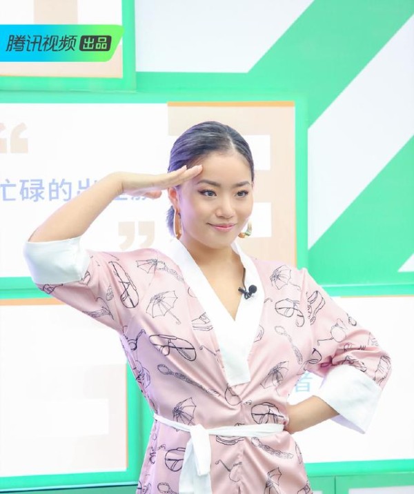 节目中体重被公开，成最重女嘉宾很扎心，而王菊用一句话化解尴尬