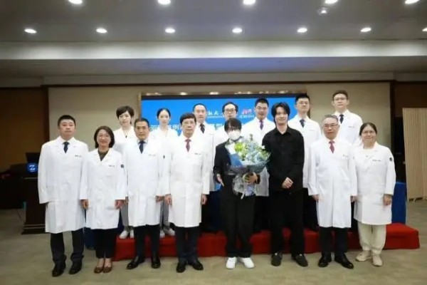 亚洲首例!知名歌手同时换掉心脏和肝脏