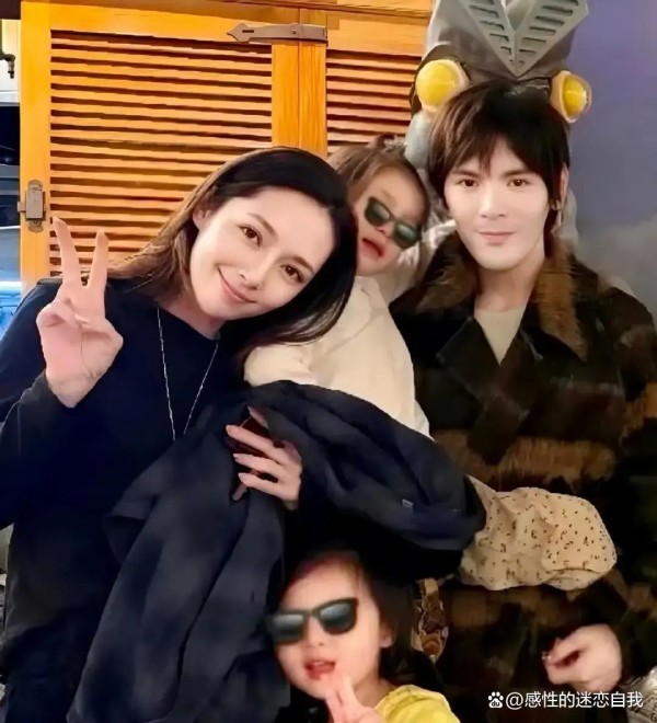 明星家庭秀恩爱，天天摆“平凡生活”照，可真有那么简单吗，别被这接地气给骗了