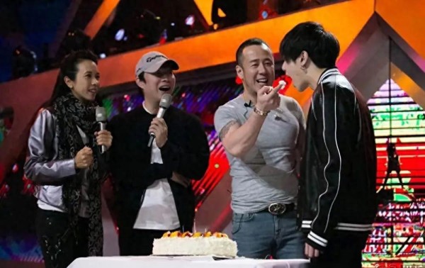 杨坤与好友的合照:这群明星合体真是让人眼花缭乱!