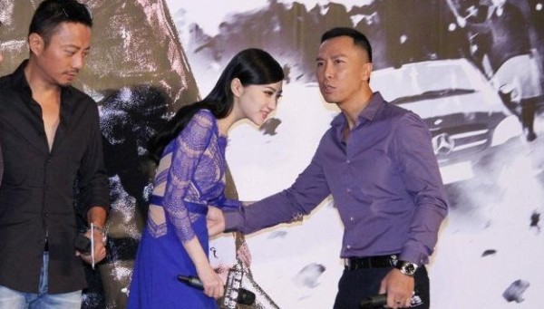 明星们的“尴尬”同框照片，景甜被“非礼”，胡歌的表情却亮了