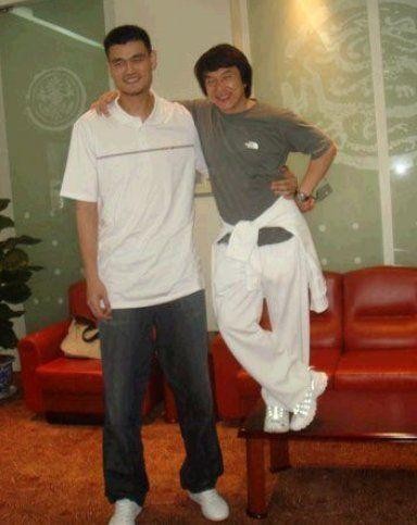 明星罕见老照片：那英宋丹丹同框，张国荣带眼镜站北影厂门口