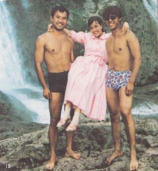 明星罕见老照片：那英宋丹丹同框，张国荣带眼镜站北影厂门口