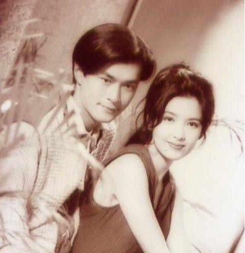 明星罕见老照片：那英宋丹丹同框，张国荣带眼镜站北影厂门口