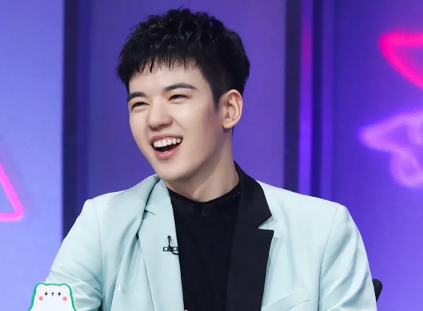 失眠的曹某人:仝卓举报33家公司偷税:从“舞弊者”到“吹哨人”的争议转身
曾因直播自曝高考舞弊断送星途的仝卓,近日以实名举报33家关联公司偷税漏税重回公众视野。这场“问题艺人变身反腐先锋”的戏码,在社交媒体掀起“该夸还是该骂”的激烈争论。
一场牵出3.8亿的举报
5月15日,仝卓工作室连发20条微博,指控与其相关的影视、餐饮等企业通过“阴...