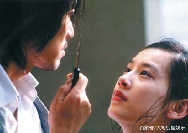 周星驰才是影视界的“广告鬼才”，《功夫》植入的广告堪称经典