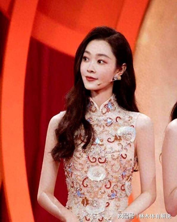 代言辱华品牌!绯闻不断、脸垮了仍风生水起,不红才是保护色?