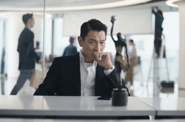 《红毯先生》落后春节档,是沟通障碍吗?宁浩电影喜剧刘德华