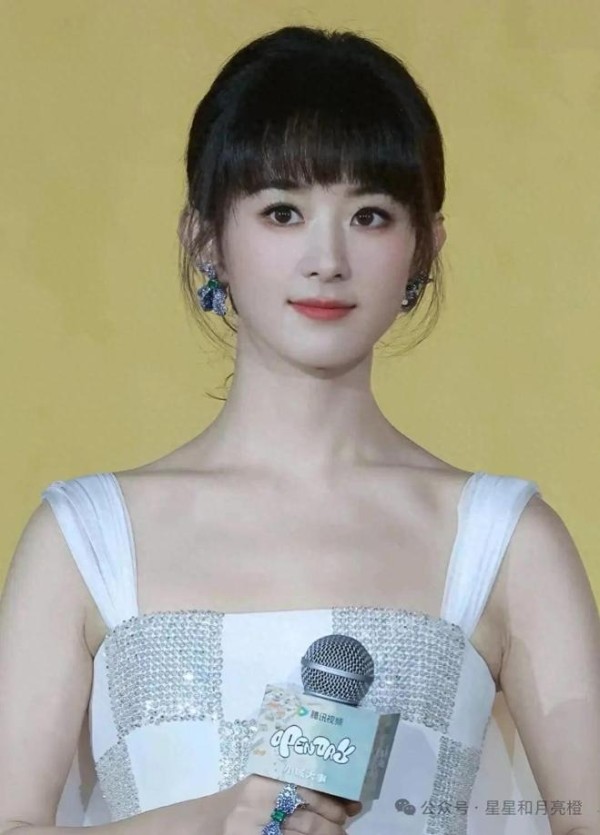 赵丽颖《小城大事》发布会，齐刘海亮相，评论区：梦回明兰