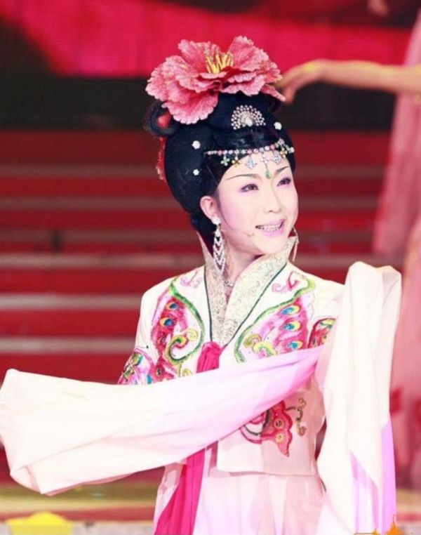 6大男扮女装明星:吴京最可爱,成龙最反差萌,而他却成为经典!