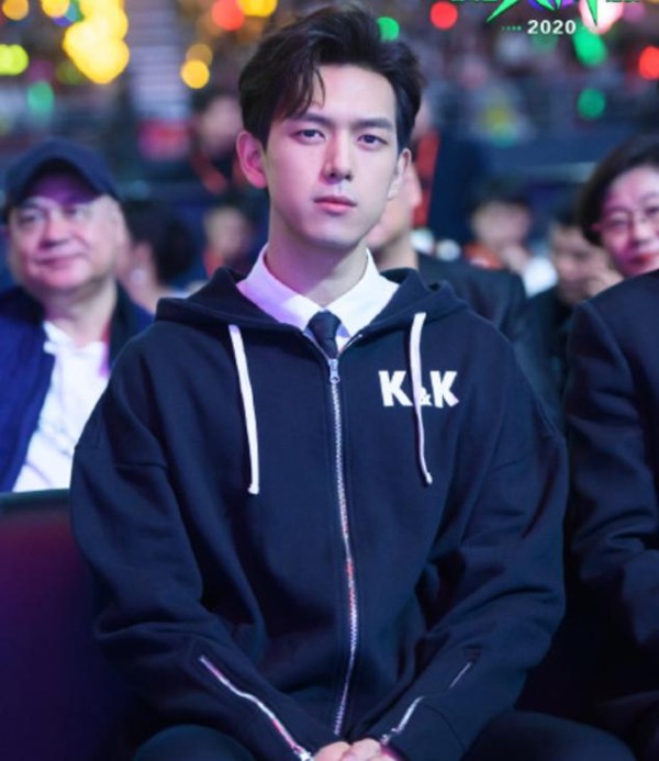 李现杨紫获奖隔空秀恩爱！欧阳娜娜和绯闻男友陈飞宇首次同框超甜