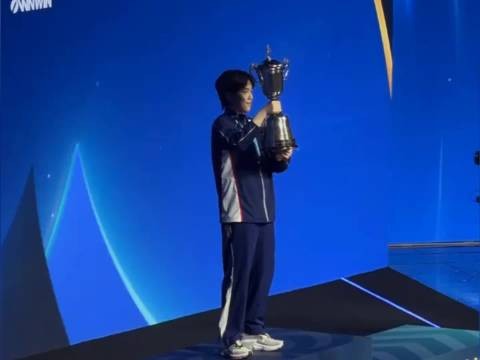 我觉得哥是故意的,非得抵抗下,展示出妹宝对他和对别人不一样