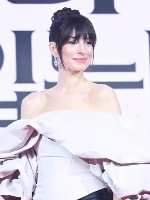 安妮·海瑟薇<a target=