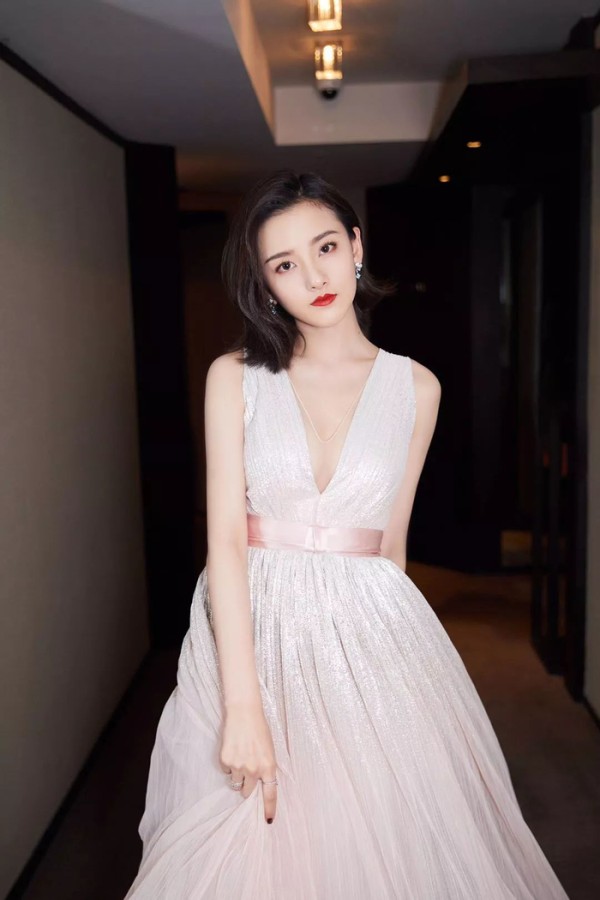 章子怡李冰冰,周冬雨,yp粉丝的男星,被拍私密照的open女星| 最新八卦汇总