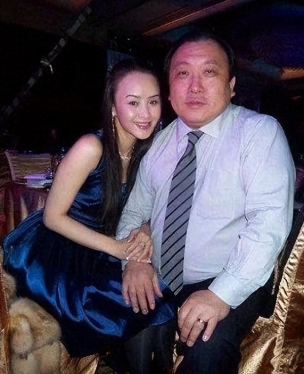 越老越不正经?年纪一大把还传出桃色新闻,这4位老艺人一言难尽