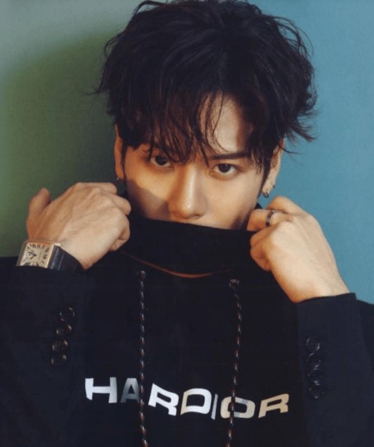 哪个明星肯用心宠粉？王嘉尔给粉丝送花，冯提莫经常回复粉丝评论