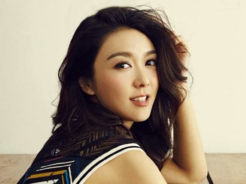 大名鼎鼎的“妖精女星”身边男友数不胜数，年过花甲男友不断！