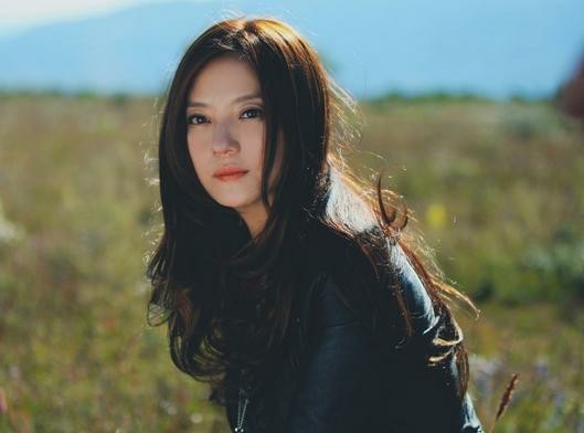 大名鼎鼎的“妖精女星”身边男友数不胜数，年过花甲男友不断！