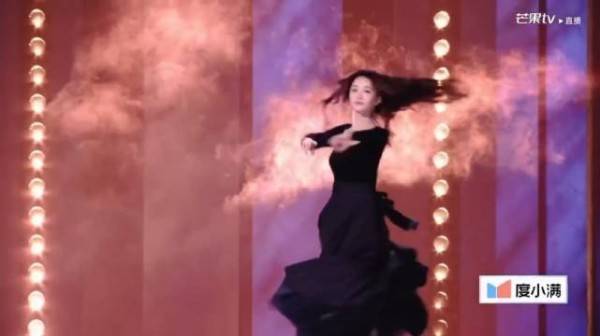 李小冉初舞台赢得实至名归，黑天鹅跳舞完全被惊艳，长得好看跳得更好看！