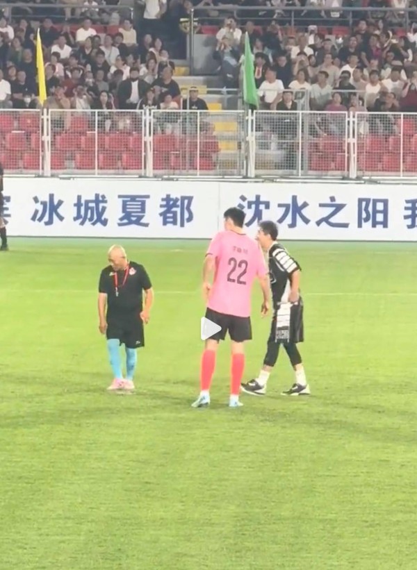 东北足球明星赛：郭艾伦手运足球过人+抛射打进，球迷：门票仅20