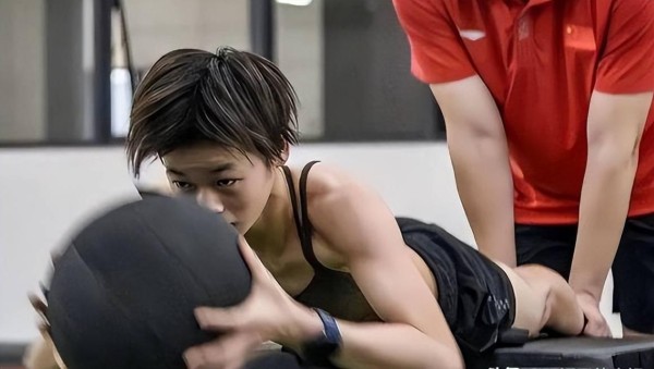 全红婵含泪恳求,樊振东酒店惊魂:体育“饭圈”乱象何时休?