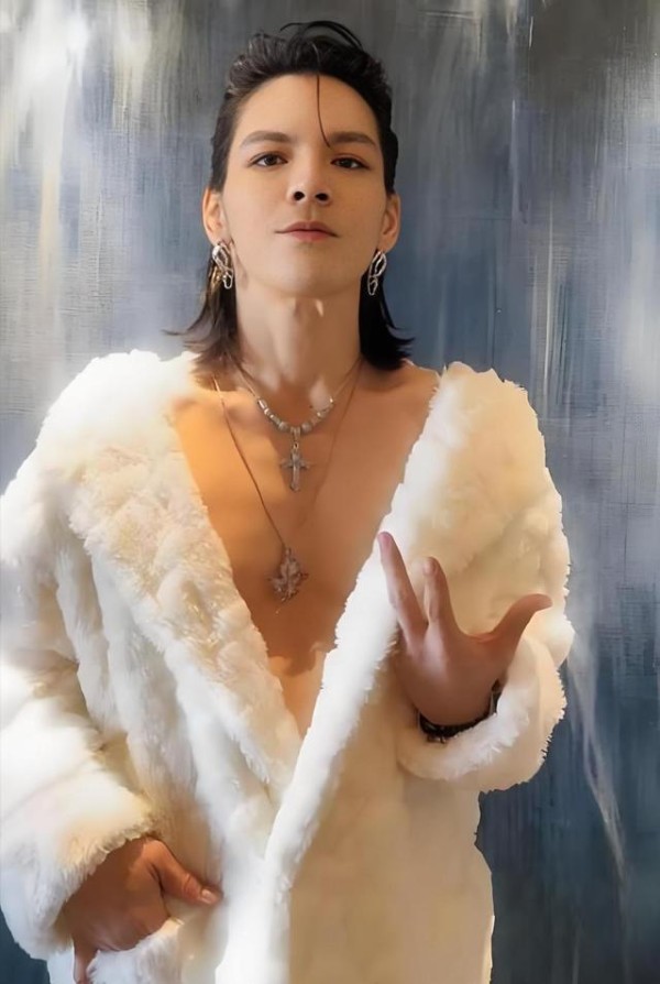 向佐致命飞踢反吸粉？起底明星公关“神操作”如何拿捏舆论