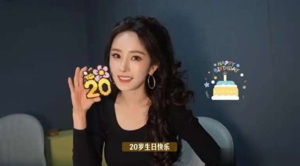 杨幂亲手做拼豆庆粉丝团二十周年，双向奔赴成顶流底气