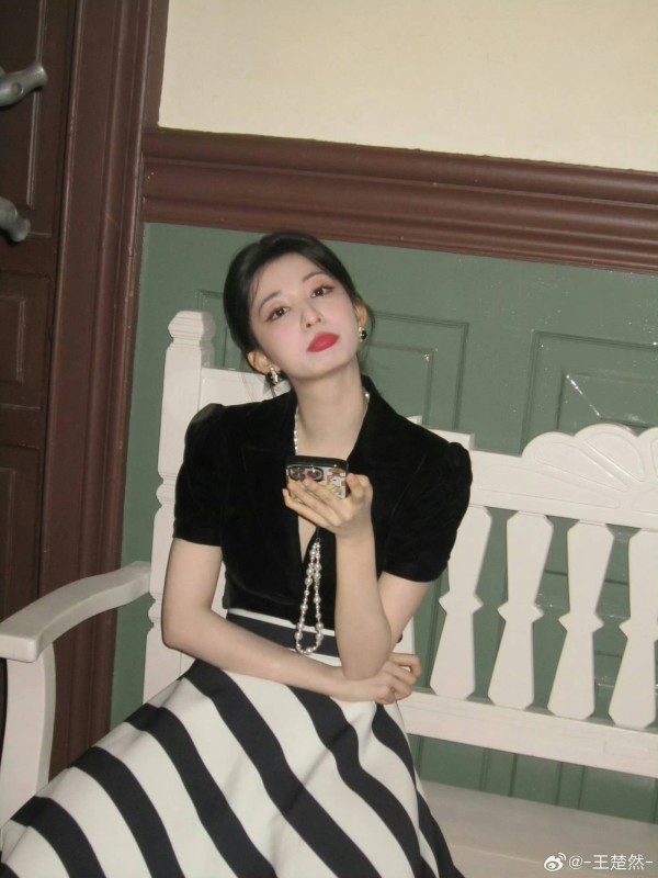 王楚然手写信鼓励患癌粉丝，暖心互动再掀“娱乐圈真心局”