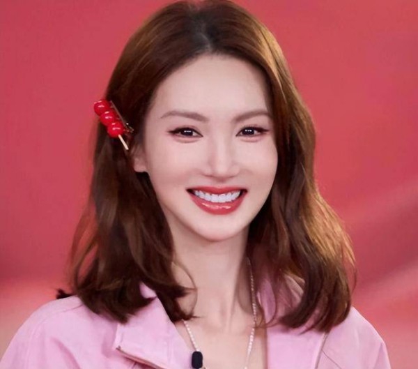 网曝金晨肇事逃逸现场照!手握十多个代言,一旦封杀违约金赔不完