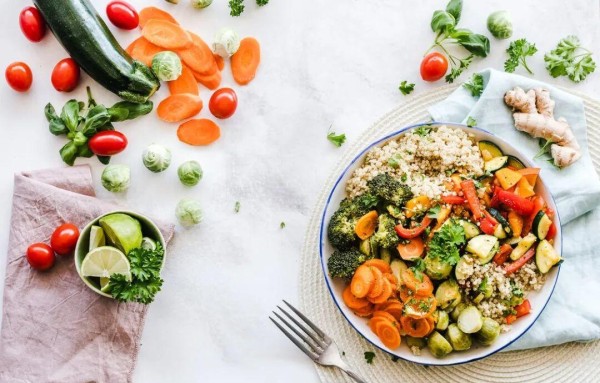 明星食物神话破灭：贵得离谱，营养却可以被“平价替”秒杀