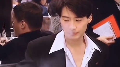 全香港男人的头号公敌，女生做梦都想嫁给他，巅峰时期因独孤求退