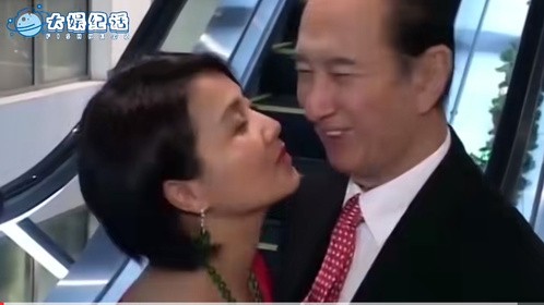 2007年的梁安琪仍爱撒娇，怎能不让86岁的何鸿燊心动？