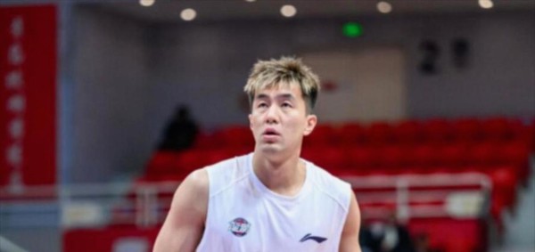 体坛名人郭艾伦身陷千万诈骗案，竟是熟人设局投资失联，引发圈内诚信危机，提醒大家警惕高利投资陷阱，防止血本无归