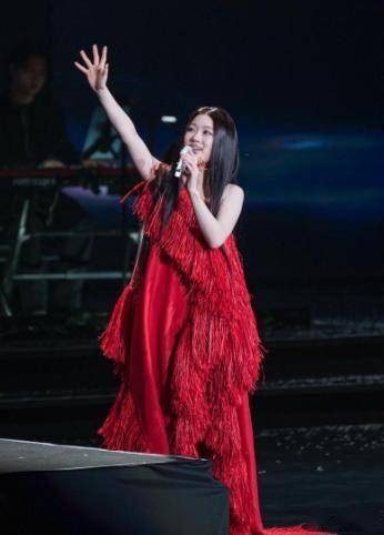 单依纯“侵权”风波后扯出新瓜！经纪人开商K，郭麒麟刘昊然曾现身助阵！目前已连夜暂停营业