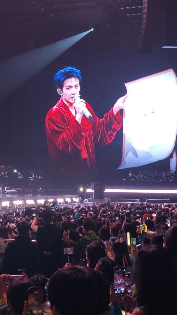 用心的礼物！ 粉丝用檀健次和粉丝名字拼出肖像画